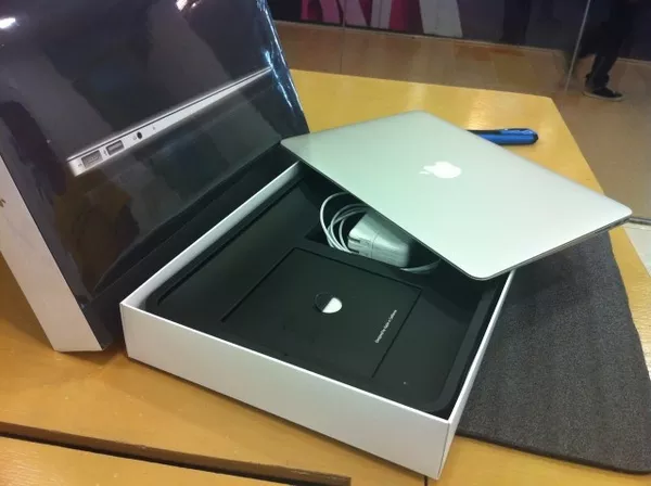 brand new apple macbook air buy 2 get 1 free